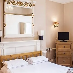 the-queensbury-hotel.brighton-hotels-england.com/